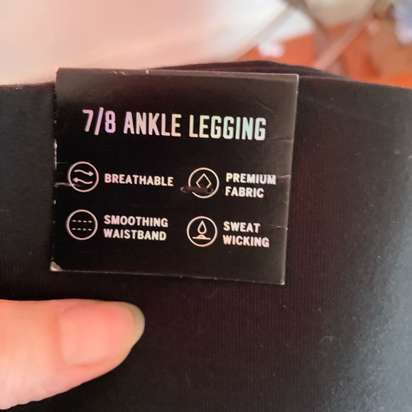 NWT VSPINK 7/8 ULTIMATE LEGGINGS SOLD - Picture 8 of 8